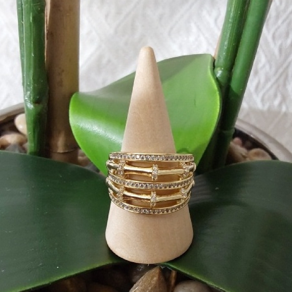 Elegant Gold Ring with Crystals